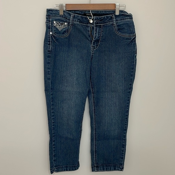 Roz & Ali Size 10 Bejeweled Jean Capris - Picture 1 of 4